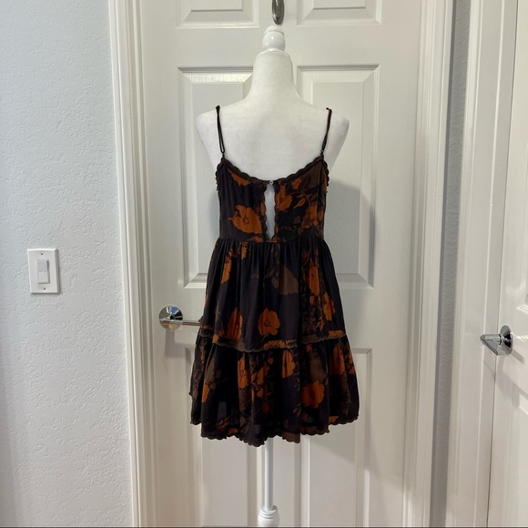 Urban Outfitters Floral Tiered Spaghetti Strap Mini Dress Size M - Picture 3 of 10